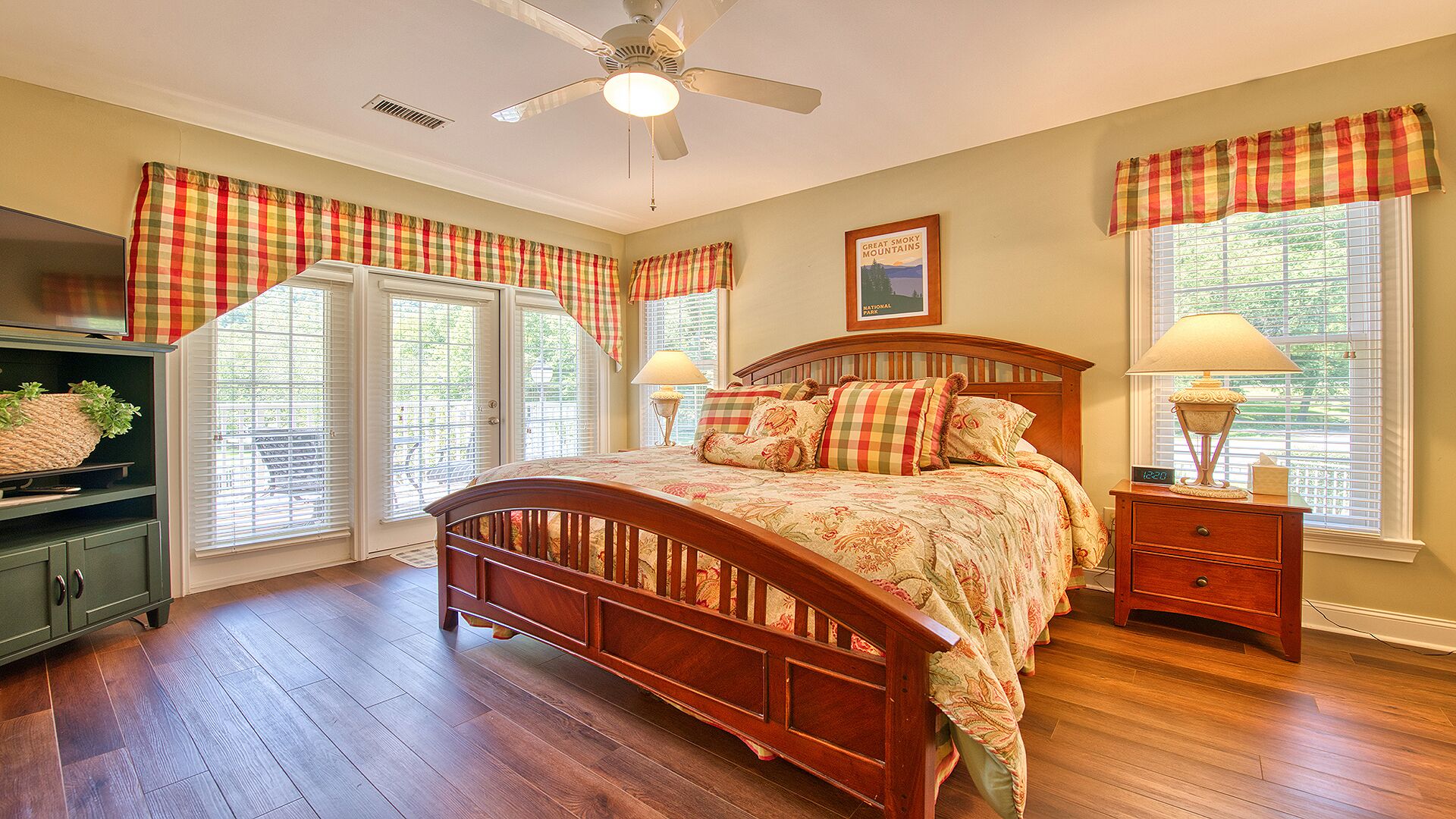 2 多间卧室、熨斗/熨衣板、免费 WiFi、床单