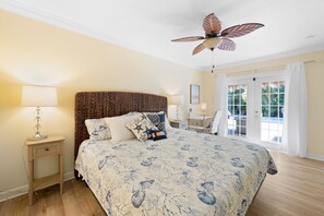 4 dormitorios, escritorio, tabla de planchar con plancha y cuna de viaje