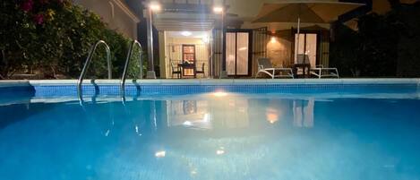 Piscina a l'aire lliure i piscina climatitzada