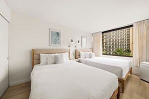 1 habitación, tabla de planchar con plancha y cuna de viaje