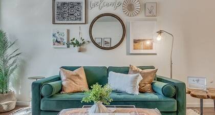 Cozy 4BR a 1/2mi from Campus. Room for entire fam!