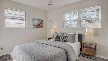4 slaapkamers, een strijkplank/strijkijzer, gratis wifi, beddengoed