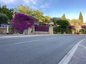 Exterior - Villa - large terraces - Views of the Sea and the Hills of Cap Benat (Bormes les Mimosas)