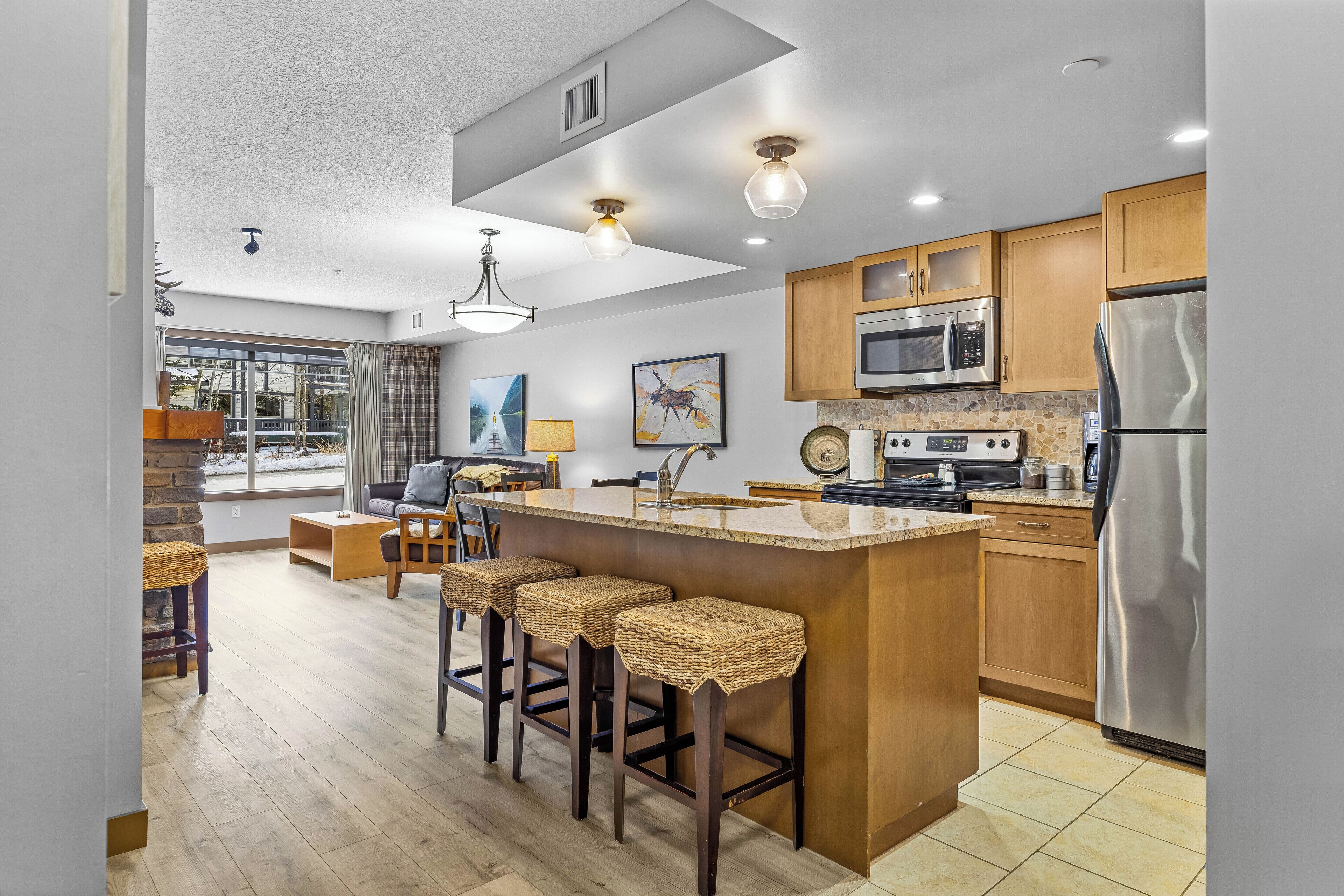 Refrigerador, microondas, horno y parrilla de estufa 