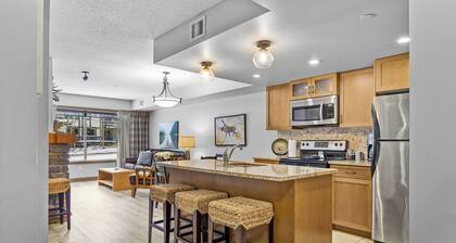 Cozy Rocky Mountain Getaway with Hot Tub! Pet Friendly & Newly Updated!