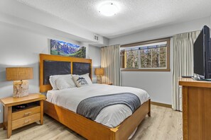 1 slaapkamer, een bureau, een strijkplank/strijkijzer, gratis wifi