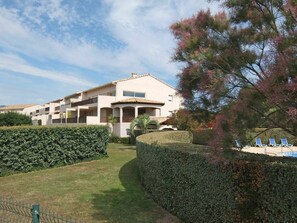 Exterior - Lovely apartment for 4 guests with pool, A/C, WIFI, TV and terrace (Latour-bas-elne)