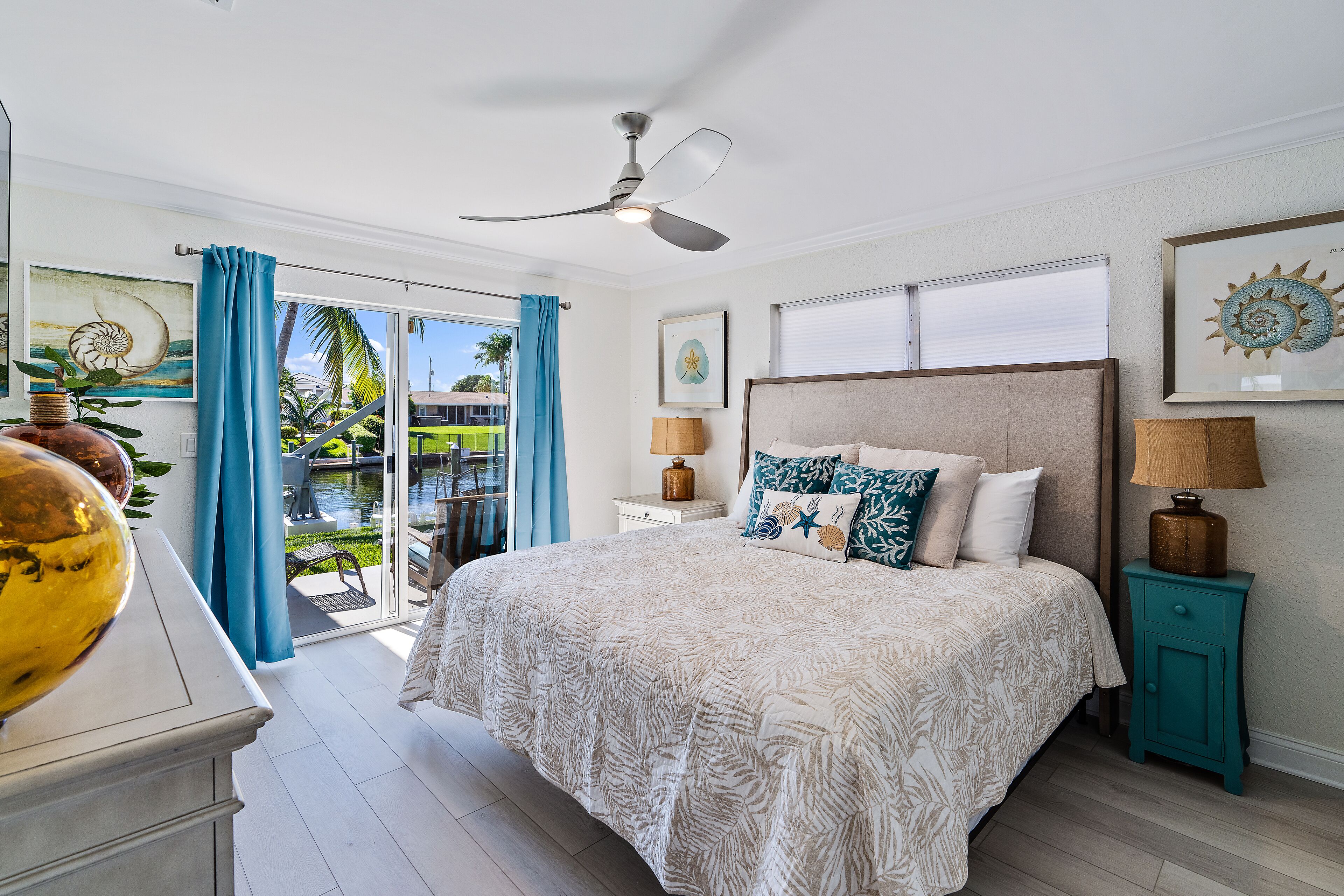 6 habitaciones, escritorio y tabla de planchar con plancha 