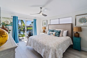 6 Schlafzimmer, Schreibtisch, Bügeleisen/Bügelbrett, Reisekinderbett