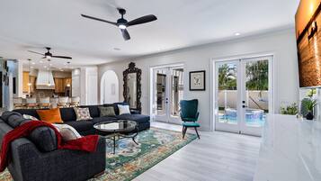 Smart TV, table tennis