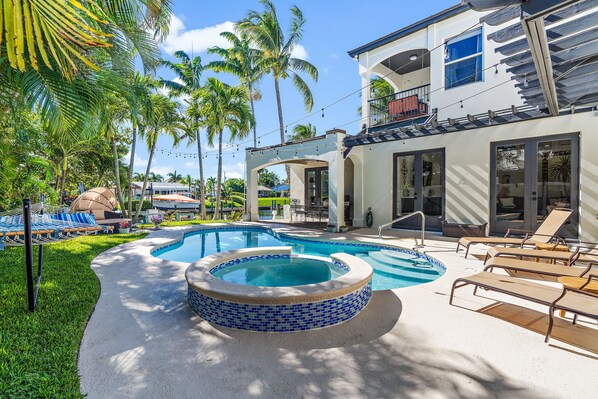 Outdoor pool, a heated pool