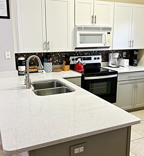 Fridge, microwave, oven, stovetop - Family-Friendly Resort 3 BR Townhouse (Kissimmee)