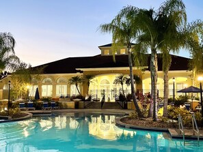 A heated pool - Family-Friendly Resort 3 BR Townhouse (Kissimmee)