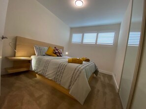 4 soverom, strykejern/-brett, wi-fi (inkludert) og sengetøy