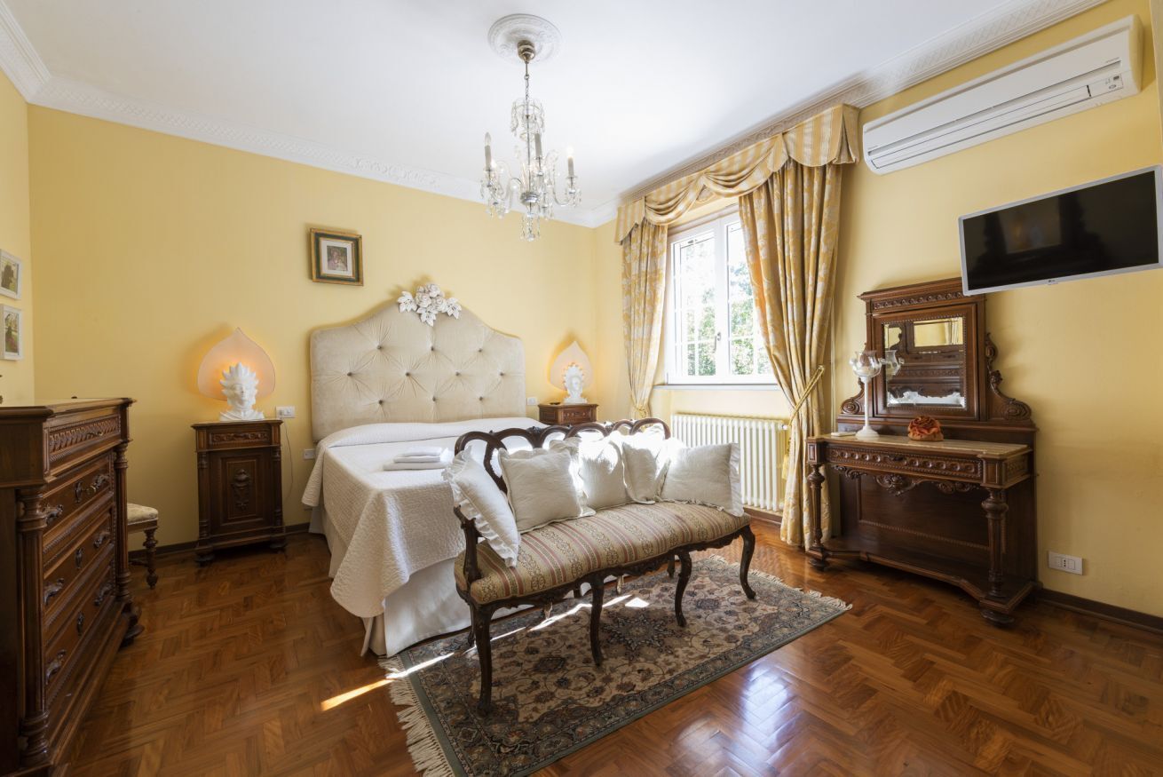 5 Schlafzimmer, Schreibtisch, WLAN, Bettwäsche