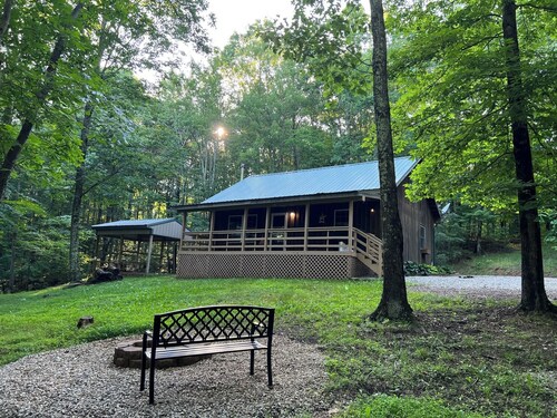 Cozy, Quiet Cabin with firepit close to the Ohio River
