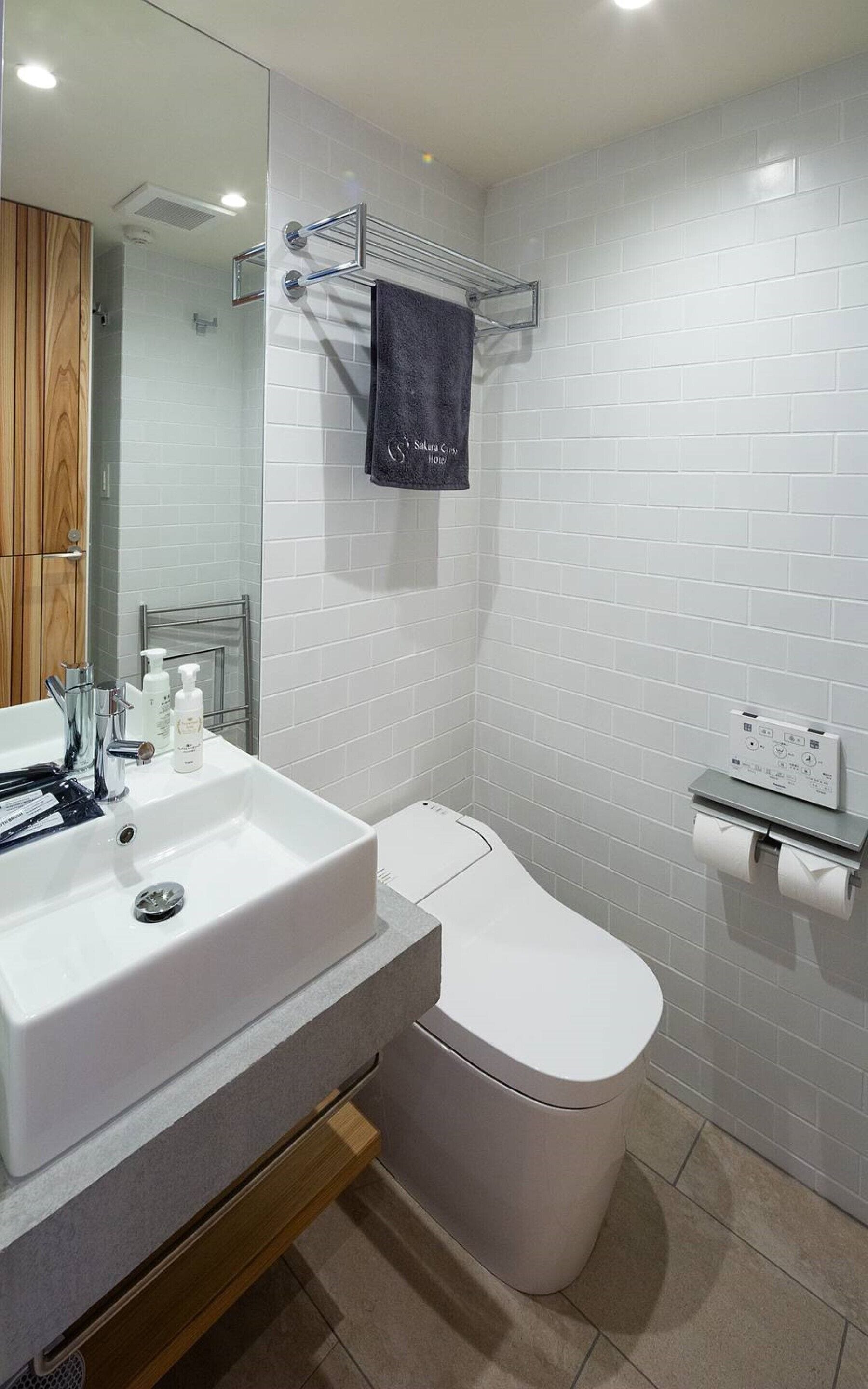 Deluxe Family Room Max6 Comfort4, Non Smoking | Bathroom | Shower, slippers, towels