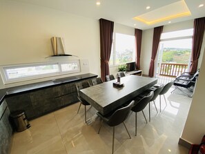 Artículos del minibar gratis y caja de seguridad en la habitación 