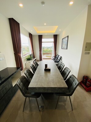 Coffee/tea maker, cookware/dishes/utensils, spices, paper towels - MINH CHIEN SUITE (Da Lat)