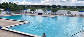 3608 Apartment with 3 swimming pools , Near Disney world.
