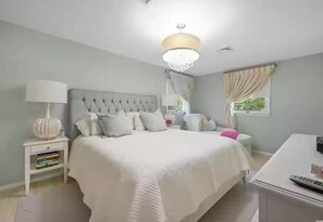 4 bedrooms, desk, iron/ironing board, free WiFi