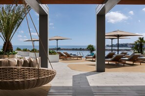 Indoor pool, seasonal outdoor pool - JW Marriott Hotel Istanbul Marmara Sea (Istanbul)