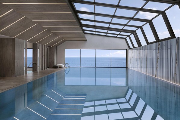 Indoor pool, seasonal outdoor pool - JW Marriott Hotel Istanbul Marmara Sea (Istanbul)