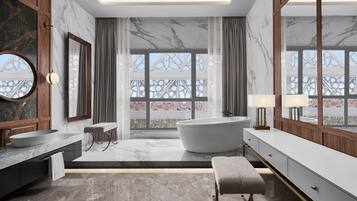 Un baño moderno con una bañera independiente, un espejo grande y vistas a un puente a través de la ventana.