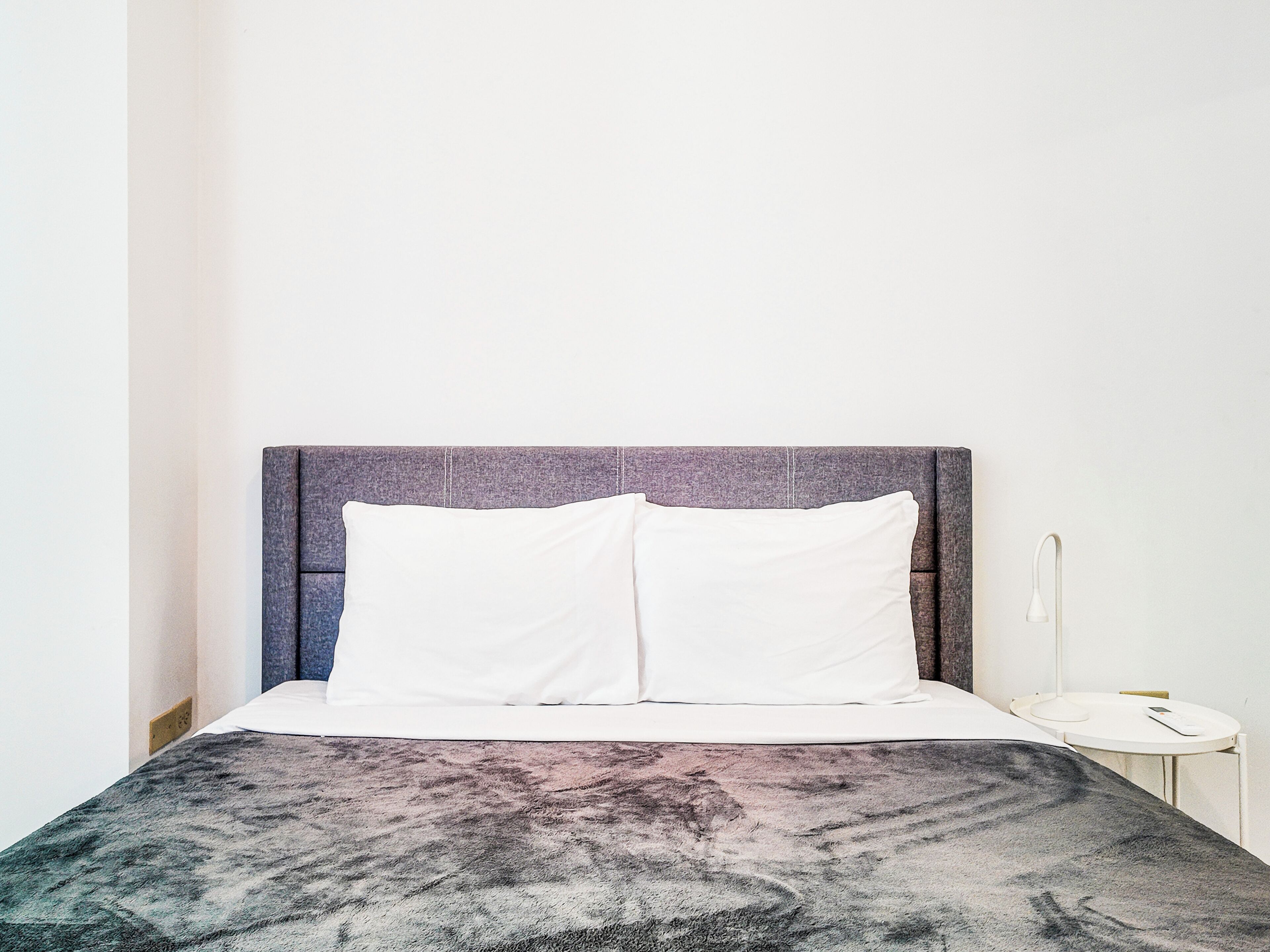 Habitación básica doble de uso individual | Decoración personalizada y muebles diferentes 