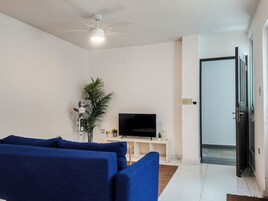 Smart TV 50 cm con canales de televisión vía satélite, televisión