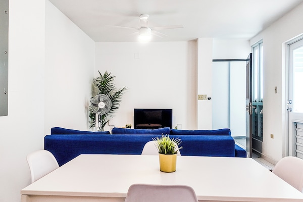 Smart TV 50 cm con canales de televisión vía satélite, televisión