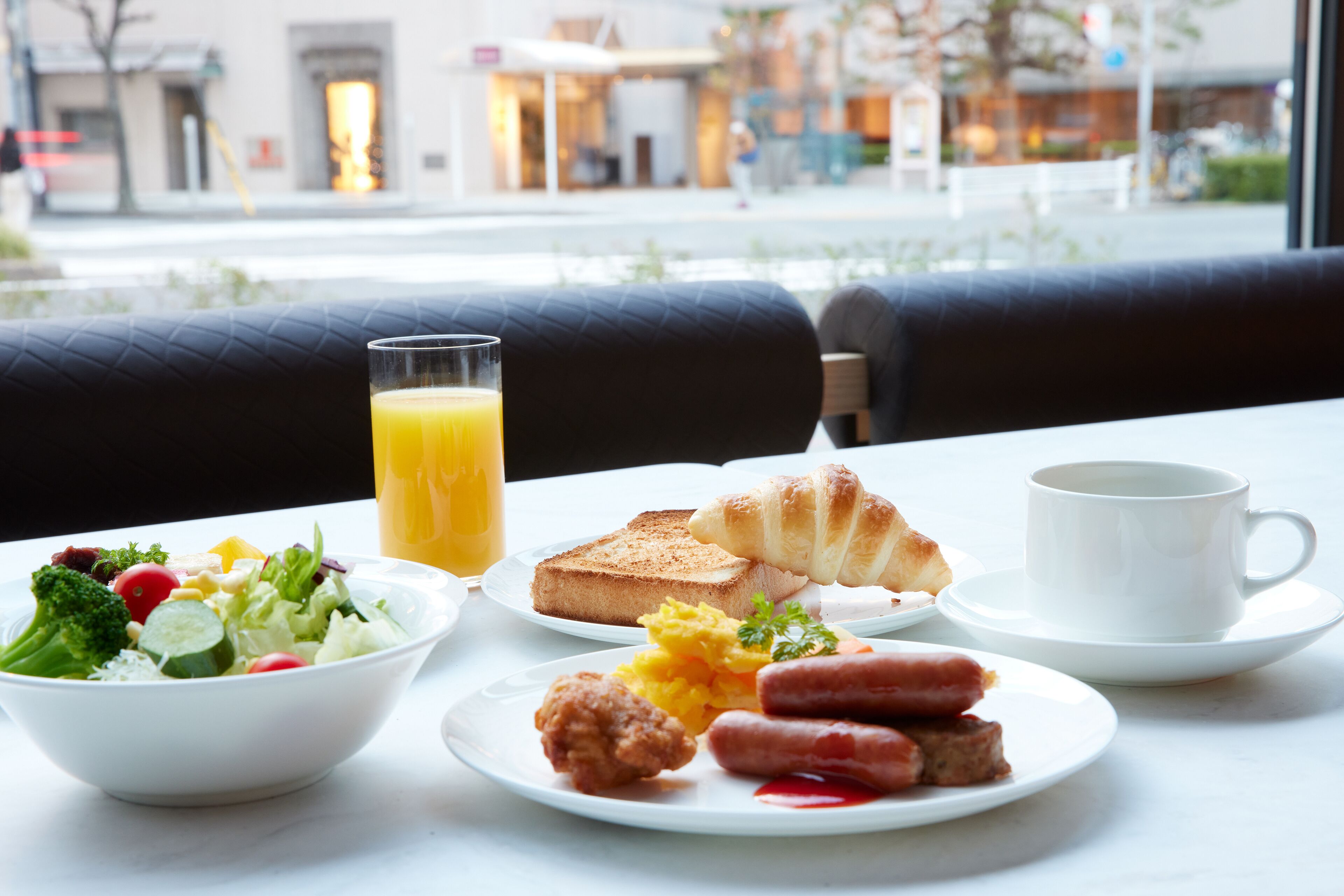 daily buffet breakfast (jpy 1800 per person)