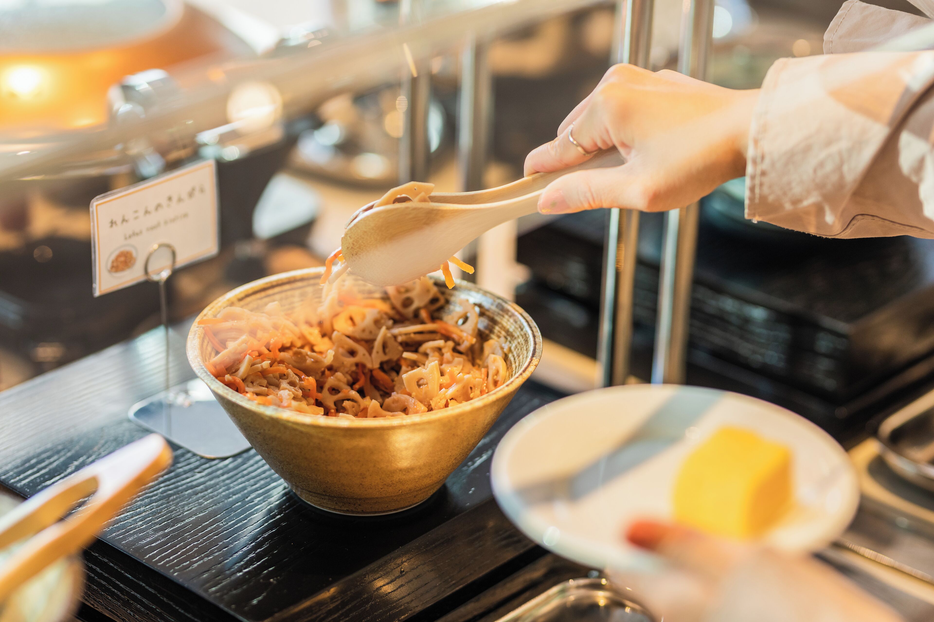 daily buffet breakfast (jpy 1800 per person)