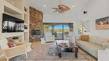 Älytelevisio, takka, stereot, tietokoneen näyttö