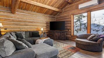 Smart-TV, Kamin, Tischtennisplatte