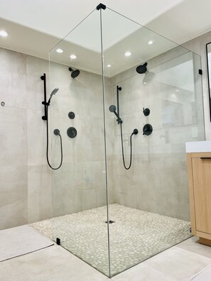 Combined shower/bathtub, hair dryer