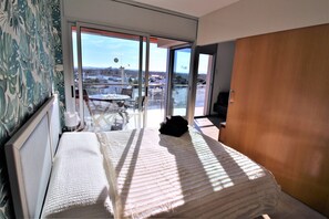 2 chambres, fer et planche à repasser