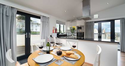 Porthminster Mews – Sleeps 4 – On-Site Parking – Sea Views