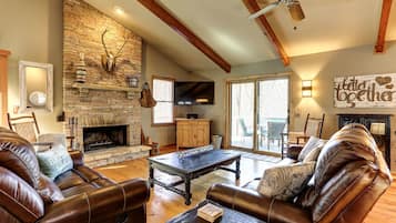 Télévision, cheminée, jeux vidéo, table de tennis de table