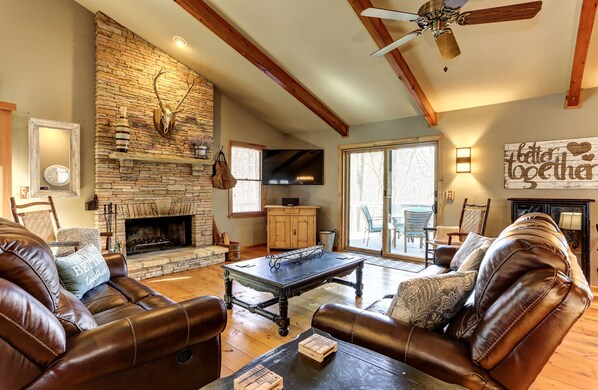 TV, fireplace, video games, table tennis - Crackling Fireplace, Ping-Pong, Golf & Tennis, Communal Sauna, Hikes, Lakes & More - Better Together (Jasper)