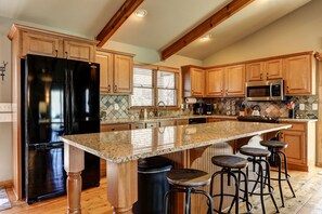 Fridge, microwave, oven, stovetop - Crackling Fireplace, Ping-Pong, Golf & Tennis, Communal Sauna, Hikes, Lakes & More - Better Together (Jasper)