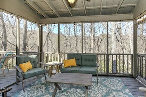 Property grounds - Crackling Fireplace, Ping-Pong, Golf & Tennis, Communal Sauna, Hikes, Lakes & More - Better Together (Jasper)