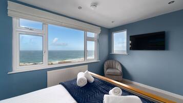 4 bedrooms, desk, iron/ironing board, travel cot
