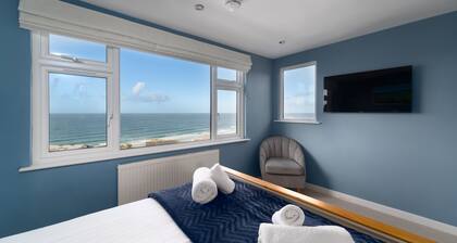 Porthmeor View – Sleeps 8 – On-Site Parking for Two Cars – Sea Views