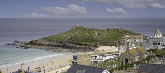 Porthmeor View  – Sleeps 8 – On-Site Parking for Two Cars – Sea Views
