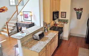 冰箱、微波炉、烤箱、炉灶