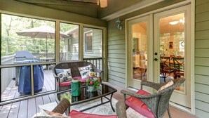 A covered porch with wicker furniture, a grill, and a patio umbrella. - Cozy Retreat with Fireplace, Netflix & Easy Ramp Access - Deer View Retreat (Jasper)