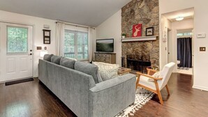 Unclassified image, 3 of 35, button - Cozy Retreat with Fireplace, Netflix & Easy Ramp Access - Deer View Retreat (Jasper)