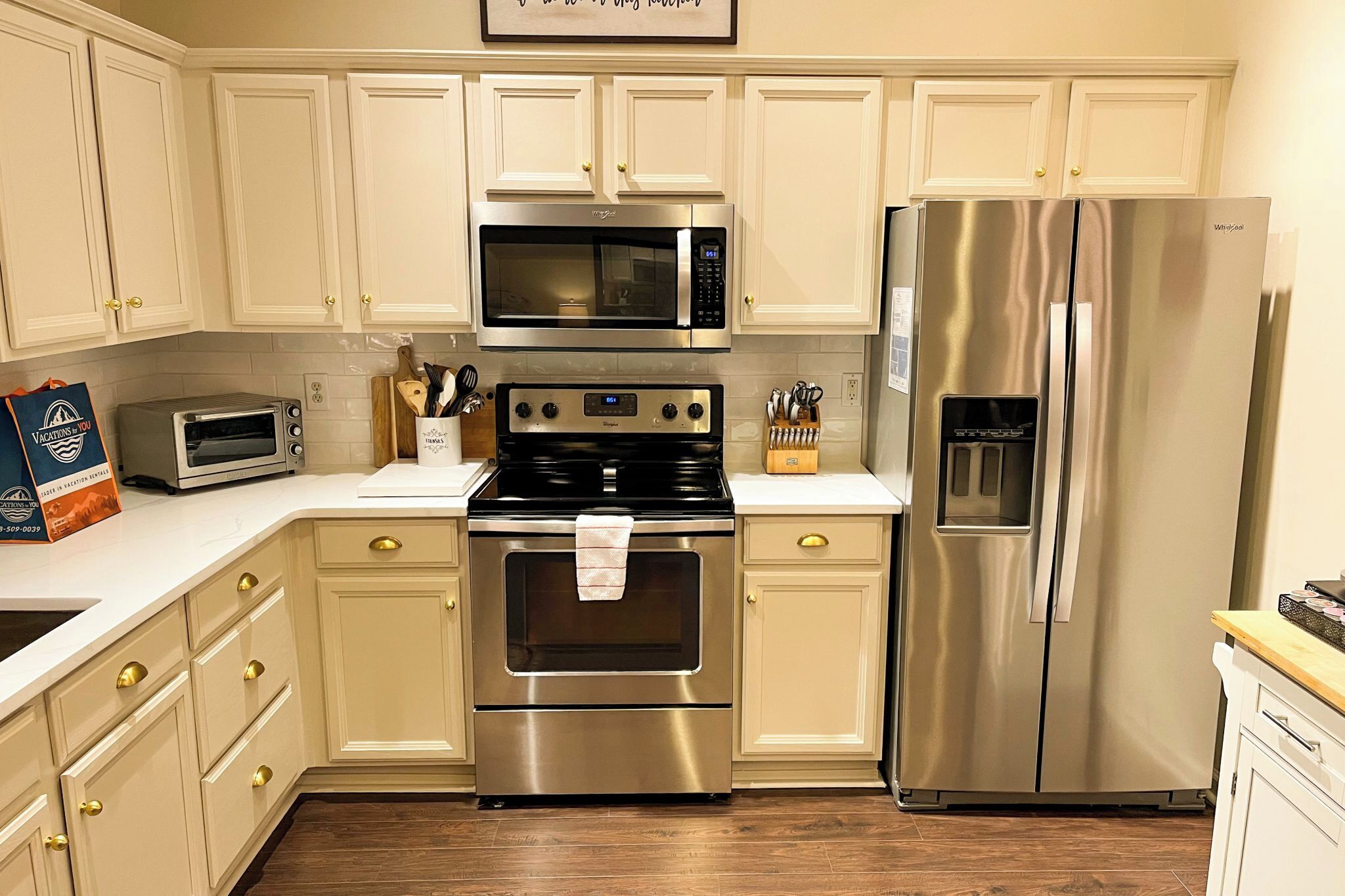 雪櫃、微波爐、焗爐、爐具