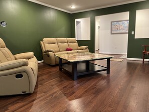 Interior - Luxurious Vacation Home in the Heart of Augusta (Augusta)